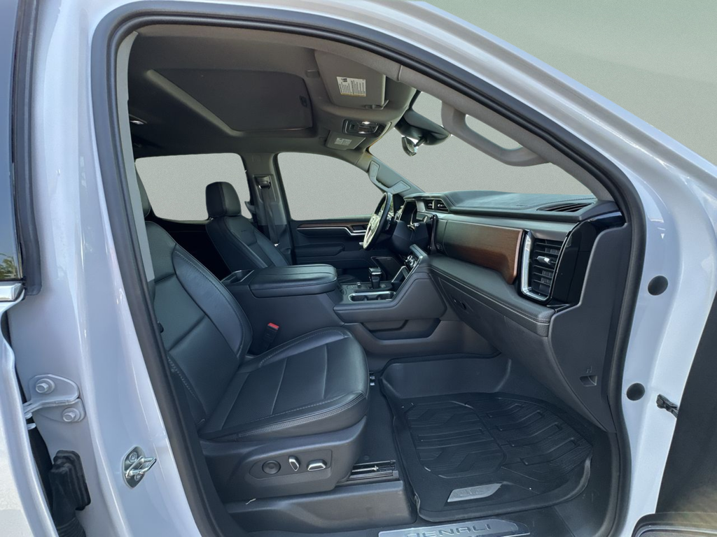Used 2023 White GMC Denali image 36
