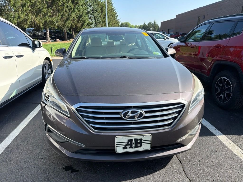 Used 2015 Dark Truffle Hyundai SE image 5