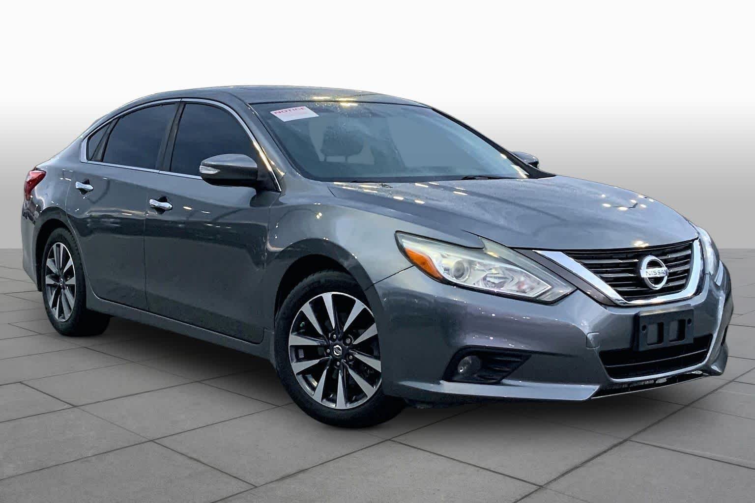 Used 2016 Gun Metallic Nissan 2.5 SV image 3