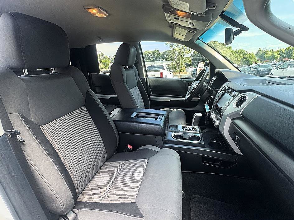 Used 2014 Super White Toyota SR5 image 18