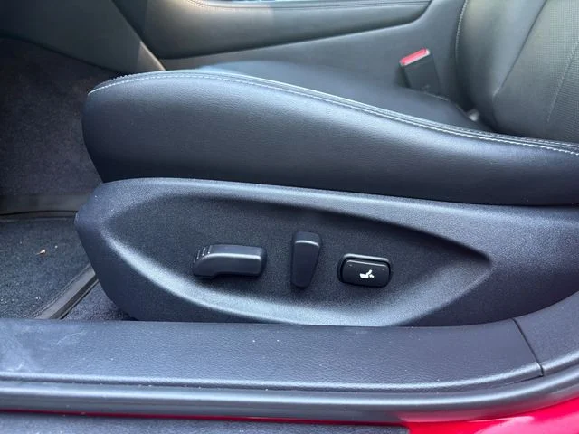Used 2023 Red INFINITI LUXE image 9