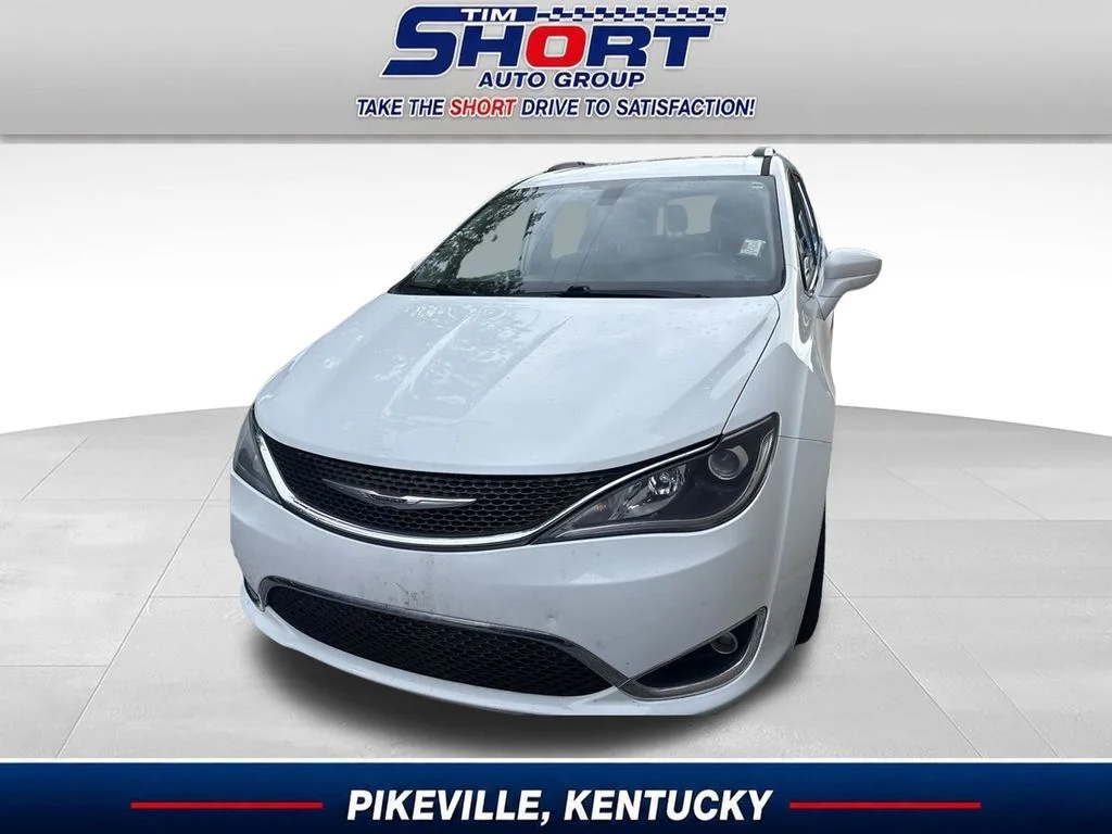Used 2018 White Chrysler Touring L image 1