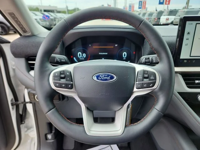 New 2026 Star White Metallic Tri-Coat Ford Active image 14