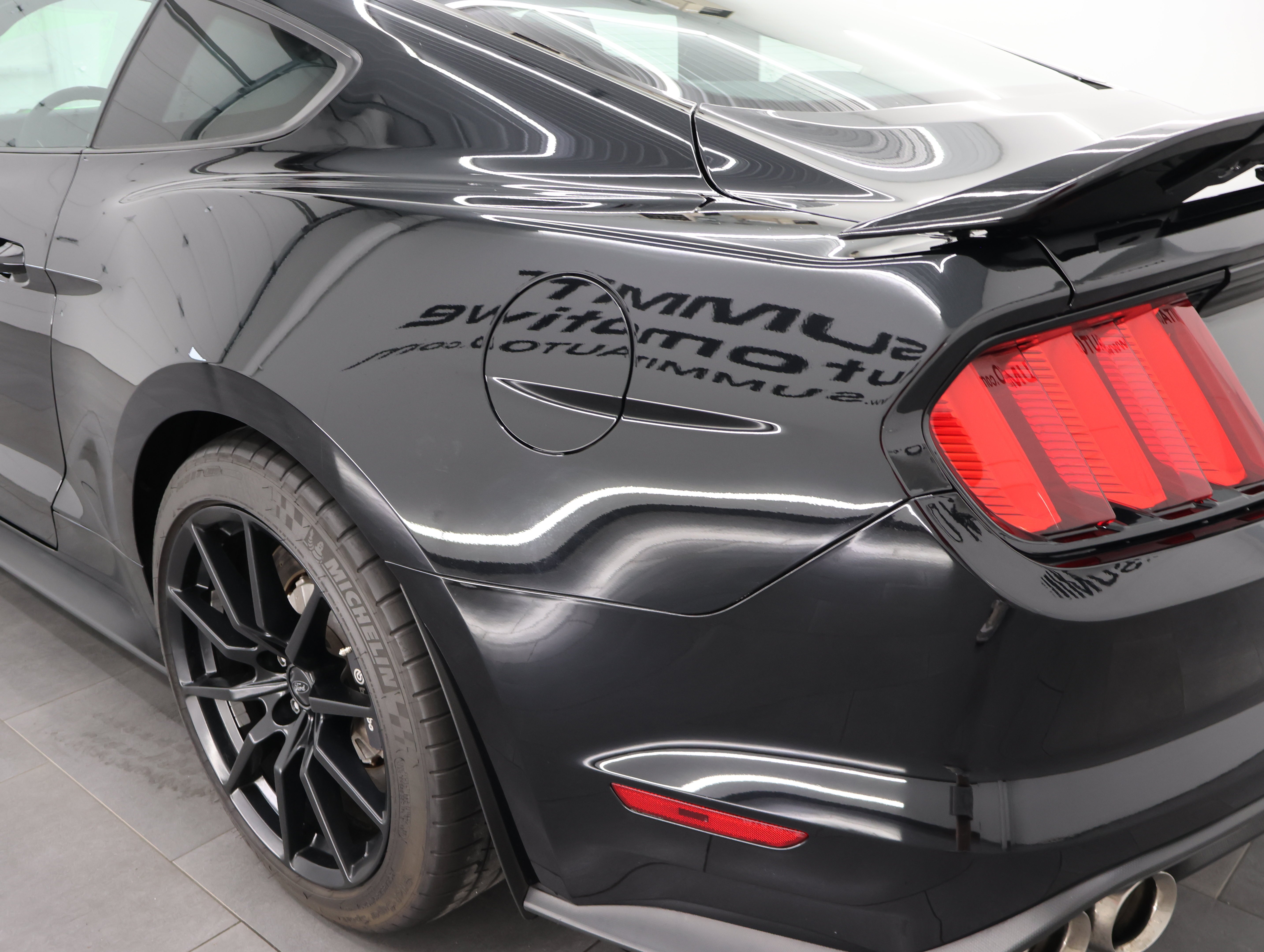 Used 2018 Shadow Black Ford GT350: GT350-ELECTRONICS-6 SPEED MANUAL-NAV-RECAOR SEATS-NEW TIRES image 33