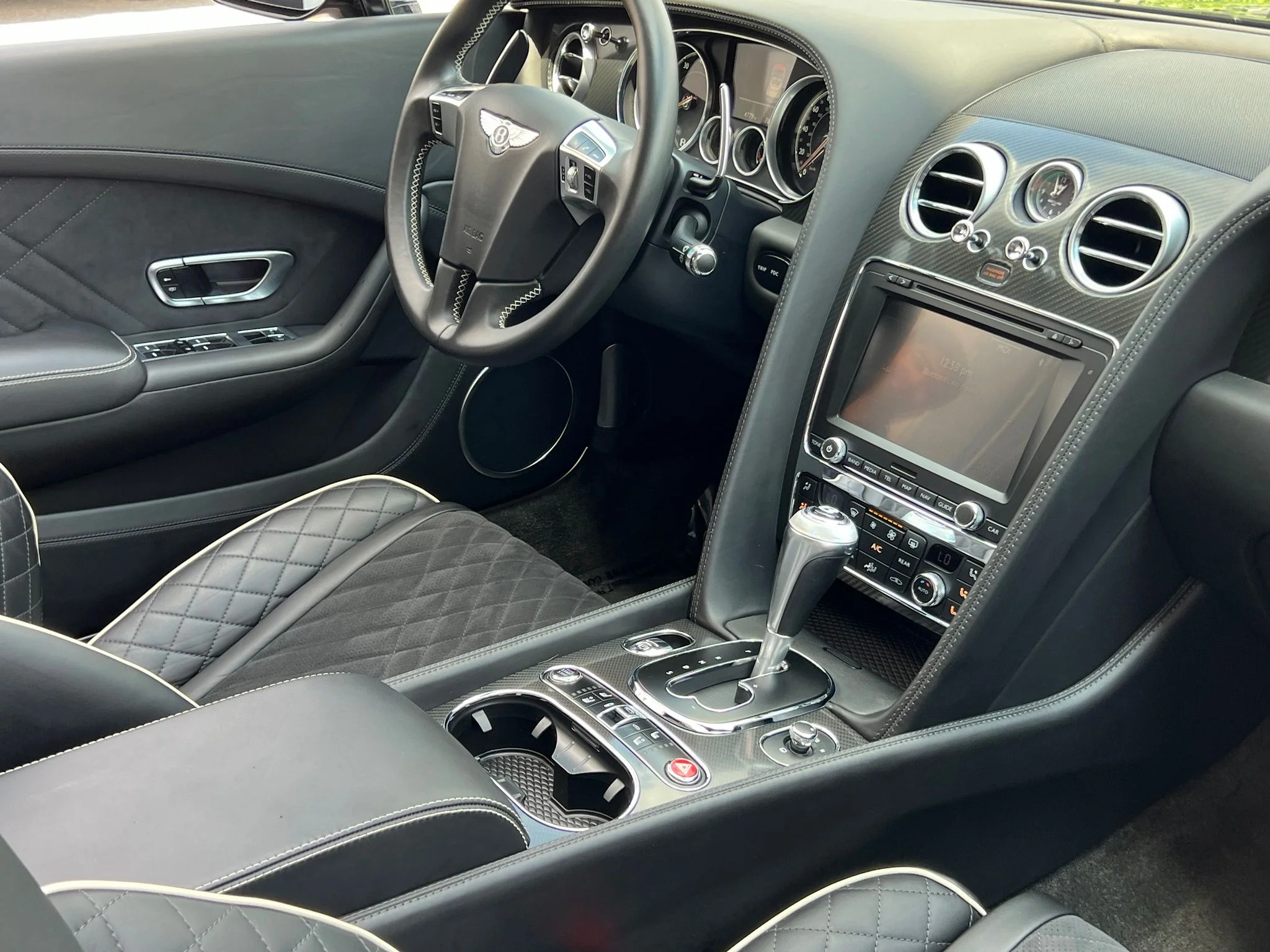 Used 2018 Black Bentley Base image 2