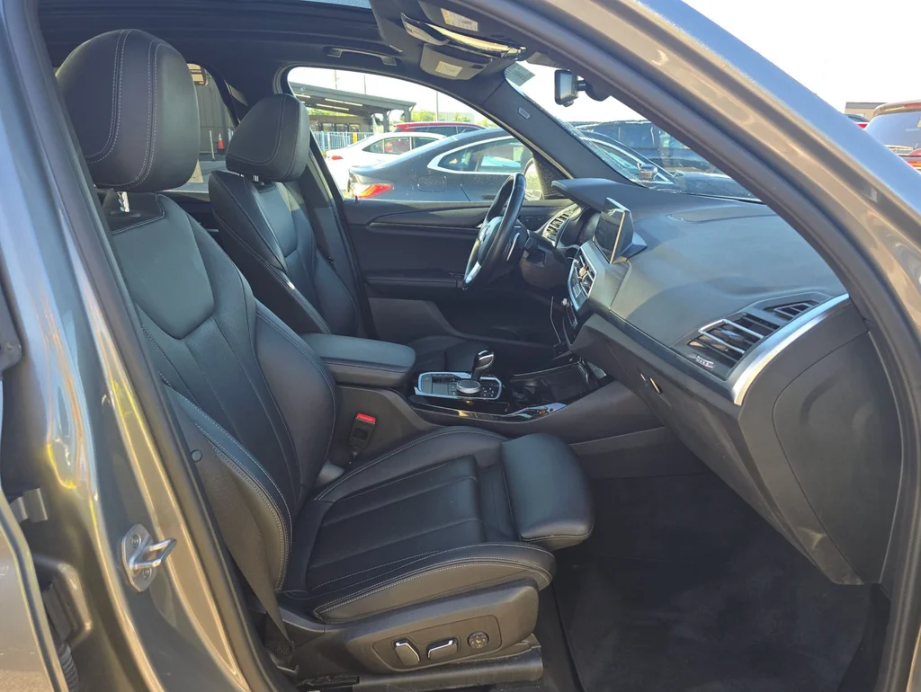 Used 2024 Gray BMW sDrive30i image 10