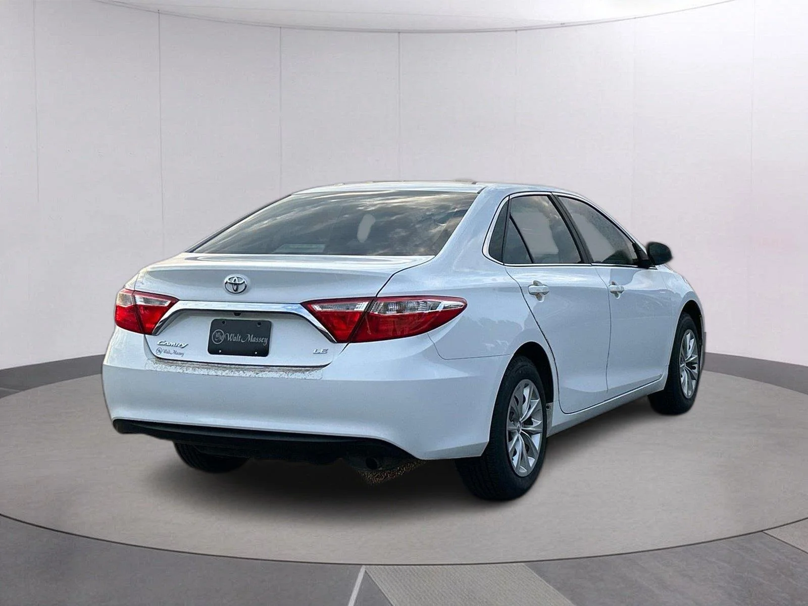 Used 2017 Super White Toyota XSE image 7