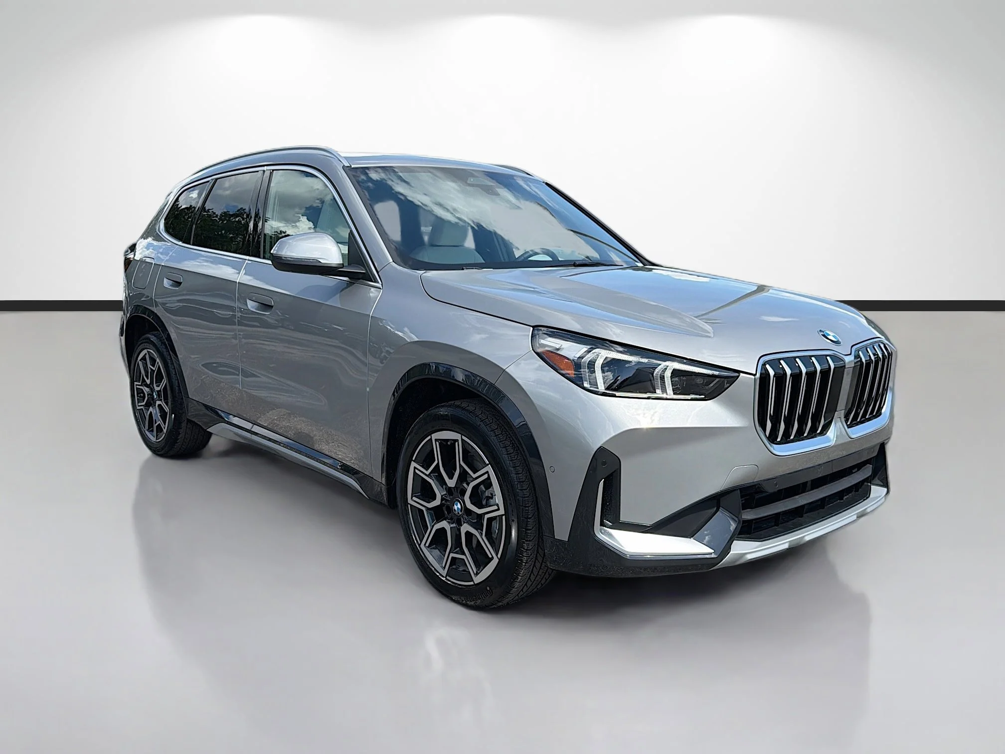 New 2026 Space Silver Metallic BMW xDrive28i image 1