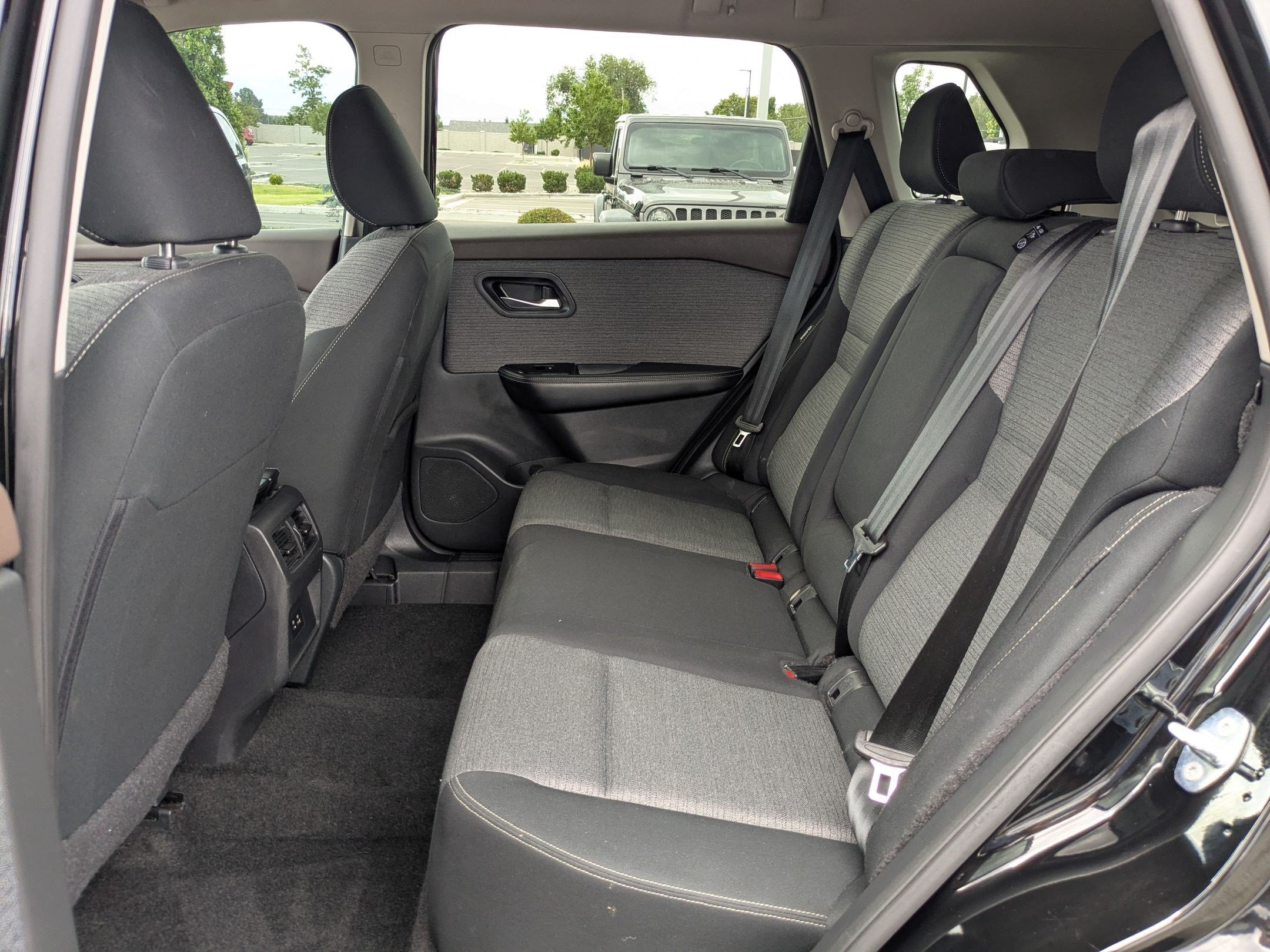 Used 2023 Super Black Nissan SV image 27