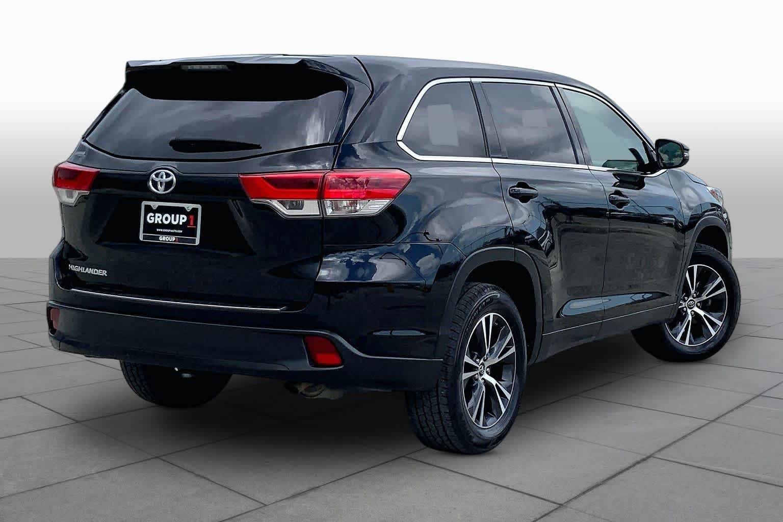 Used 2019 Midnight Black Metallic Toyota LE image 13