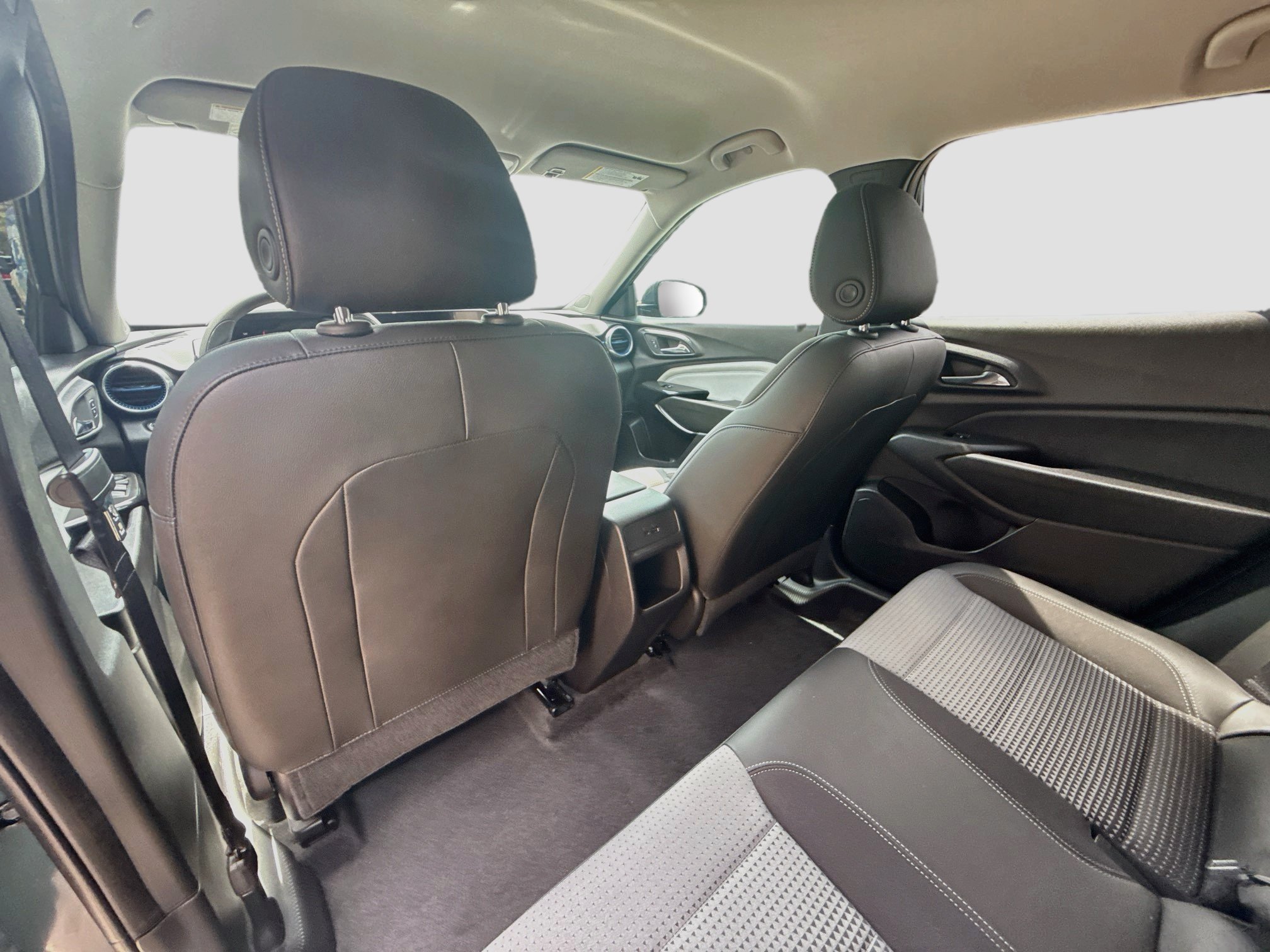 2025 Chevrolet Trax LT - Photo 21