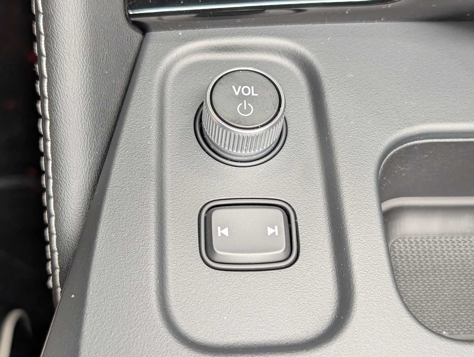 New 2026 Liquid Carbon Metallic Acura w/Advance Package image 33