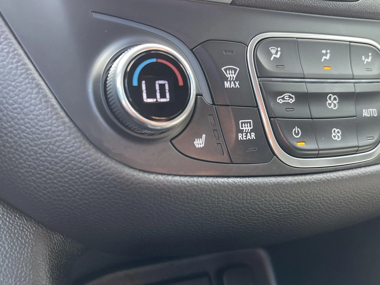Used 2024 Summit White Chevrolet LT image 27