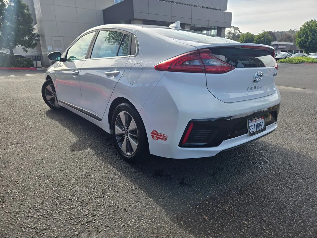 Used 2018 White Hyundai Limited image 5