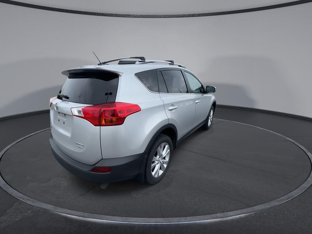 Used 2015 Classic Silver Metallic Toyota Limited image 8