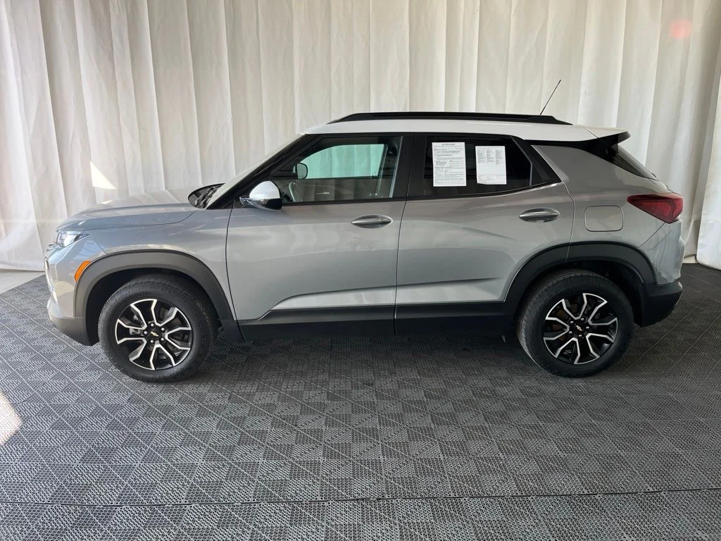 Used 2023 Gray Chevrolet ACTIV image 28