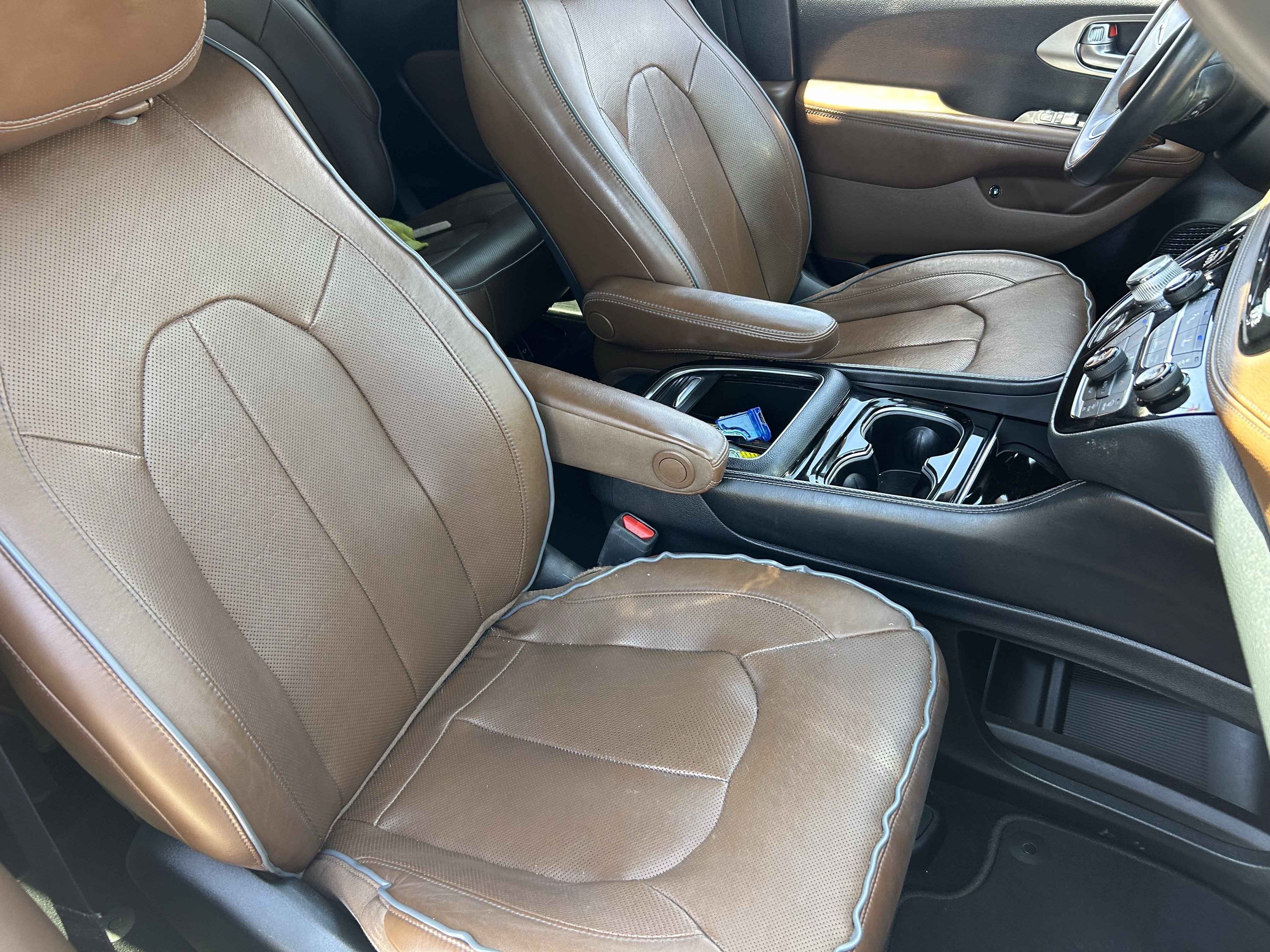 Used 2021 Ocean Blue Metallic Chrysler Hybrid Limited image 11