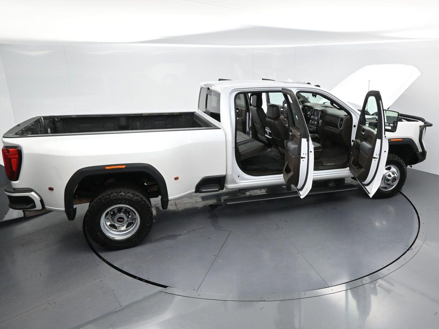 Used 2022 White Frost Tricoat GMC Denali image 44