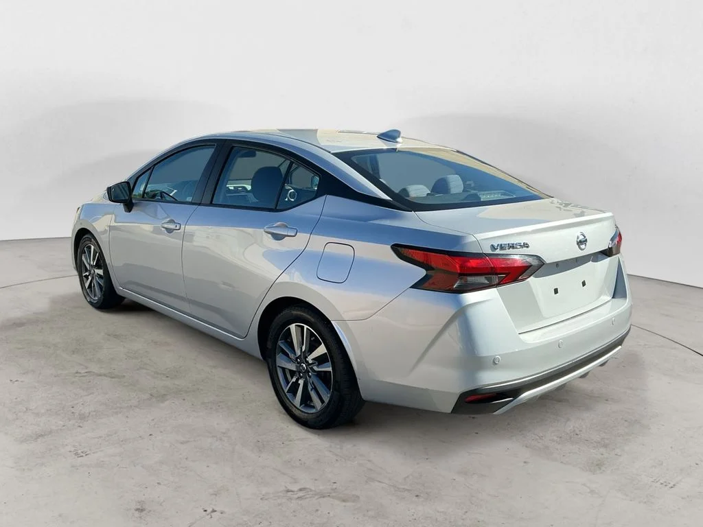 Used 2020 Silver Nissan 1.6 SV image 4