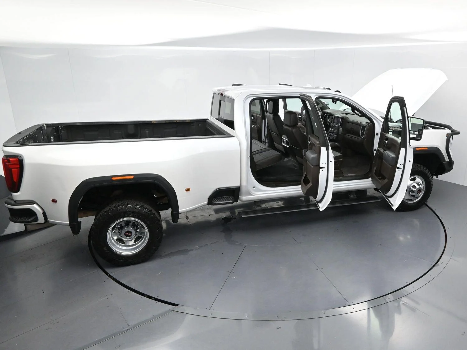 Used 2022 White Frost Tricoat GMC Denali image 44