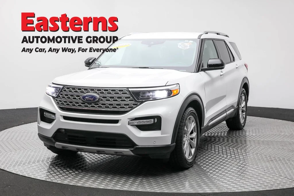 Used 2023 White Ford Limited image 1