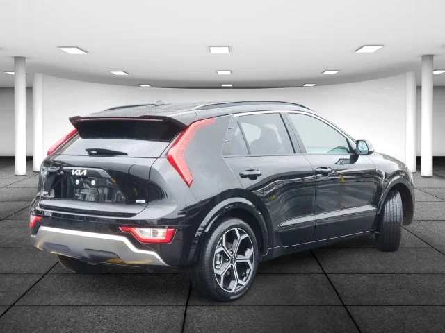 Used 2023 Black Kia EX Touring image 4