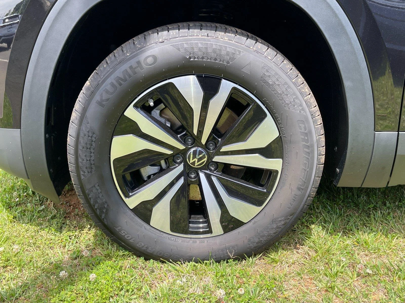 New 2026 Deep Black Pearl Volkswagen 2.0T SE image 10