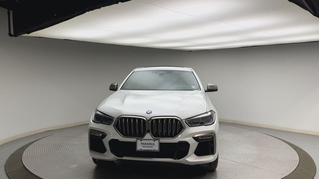 Used 2021 White Metallic BMW M50i image 7