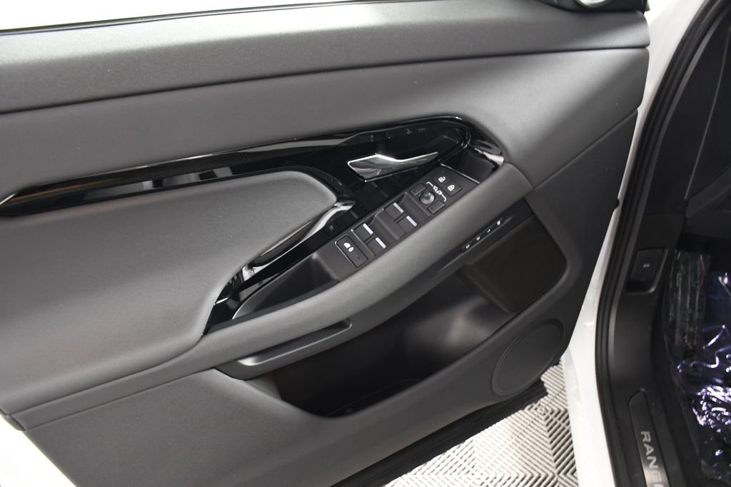 Certified Used 2026 Fuji White Land Rover Dynamic image 14