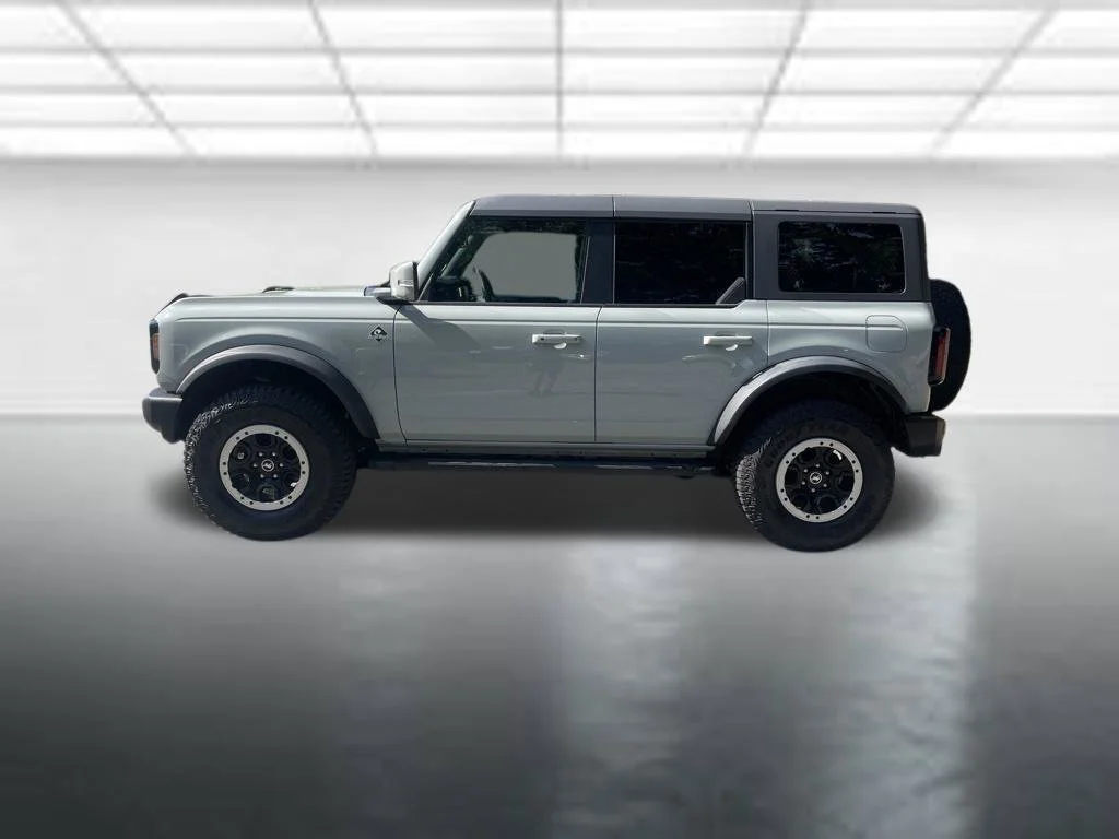 Used 2022 Green Ford Outer Banks image 2