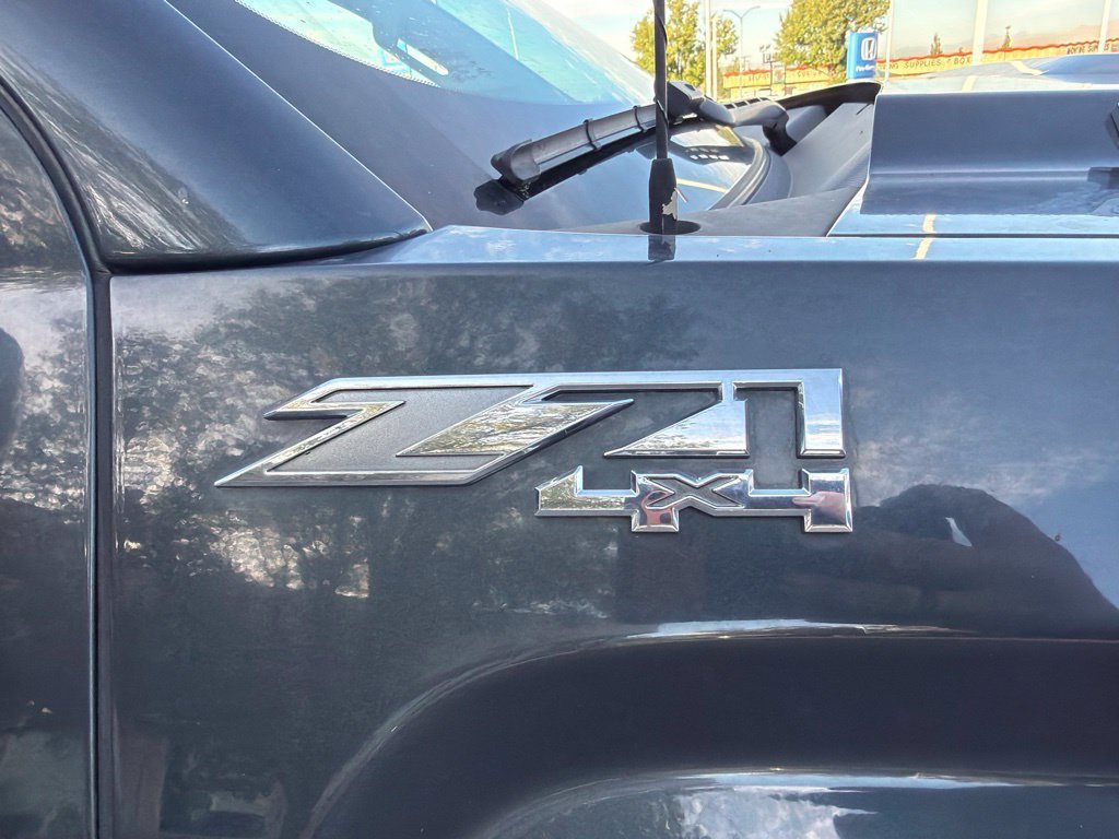 Used 2017 Dark Slate Metallic GMC SLT image 6