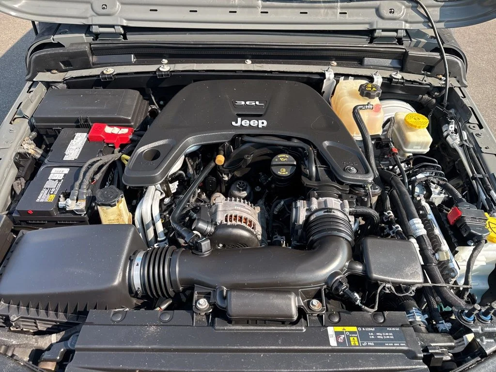 Used 2018 Gray Jeep Unlimited Sahara image 11