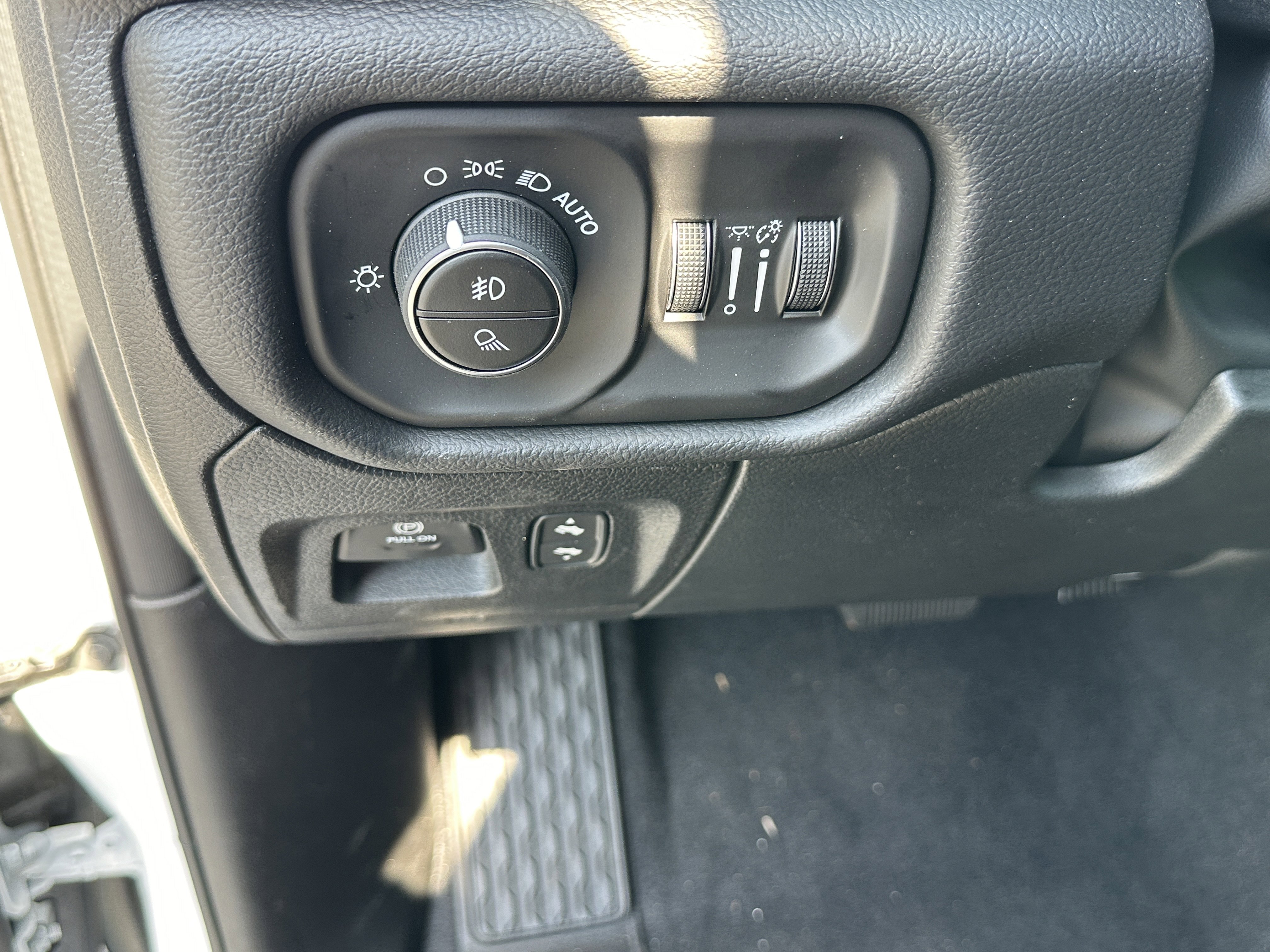 New 2026 Bright White Clear-Coat Exterior Paint RAM Laramie image 28