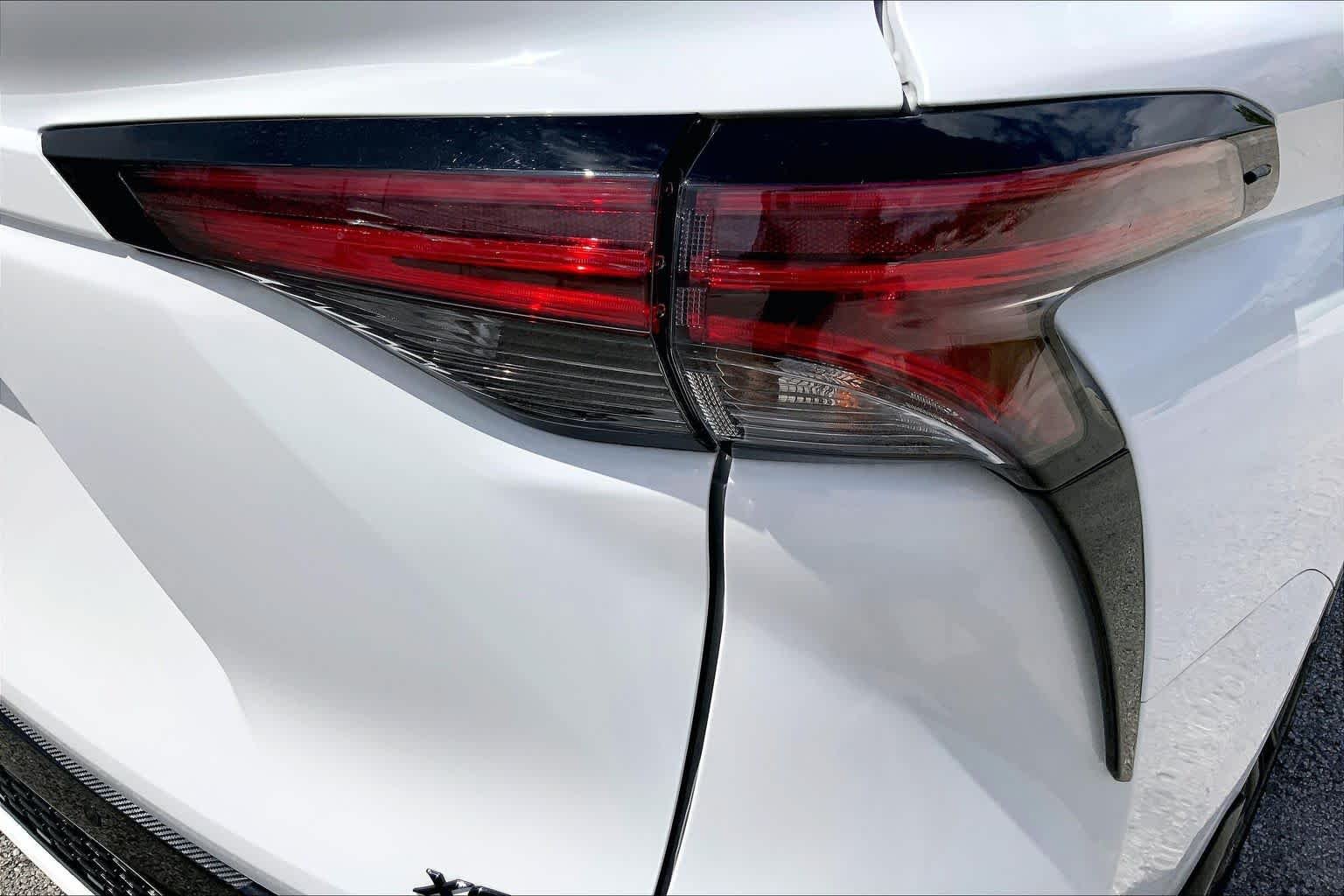 Used 2025 Ice Cap Toyota XSE image 30