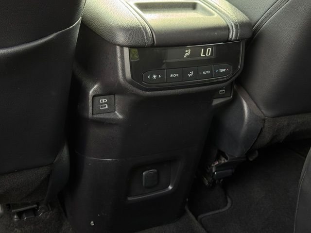 Used 2024  Toyota XLE image 40