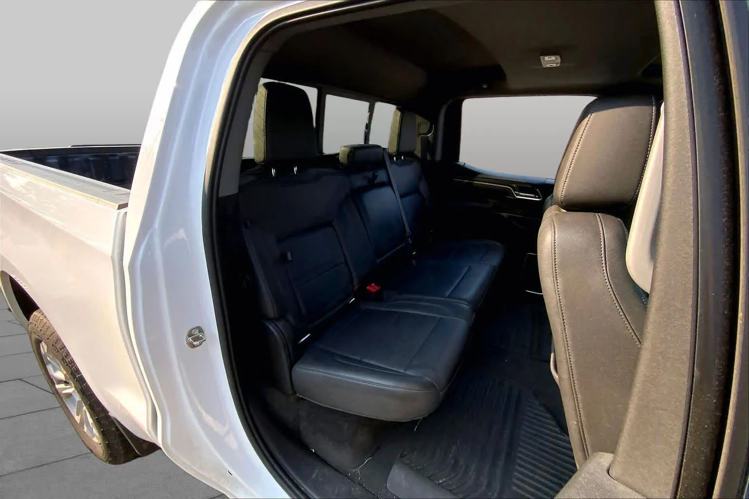 Used 2022 Summit White Chevrolet LTZ image 20