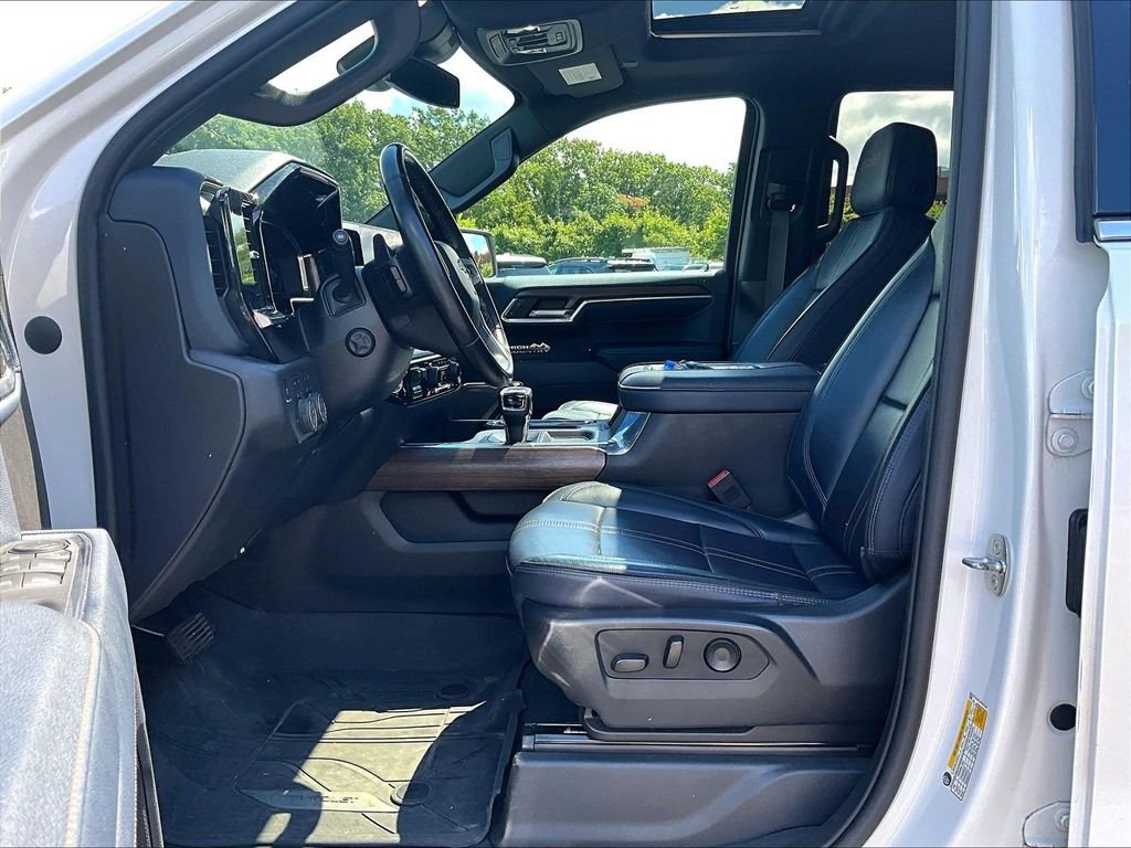 Used 2022 Beige Chevrolet High Country image 8