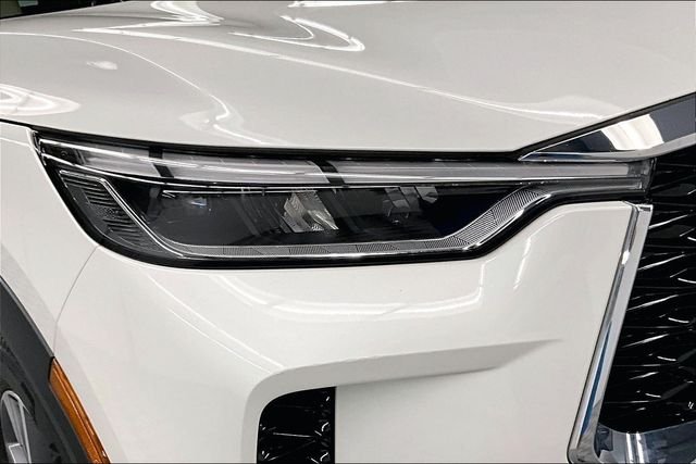 Used 2024 Majestic White INFINITI LUXE image 35