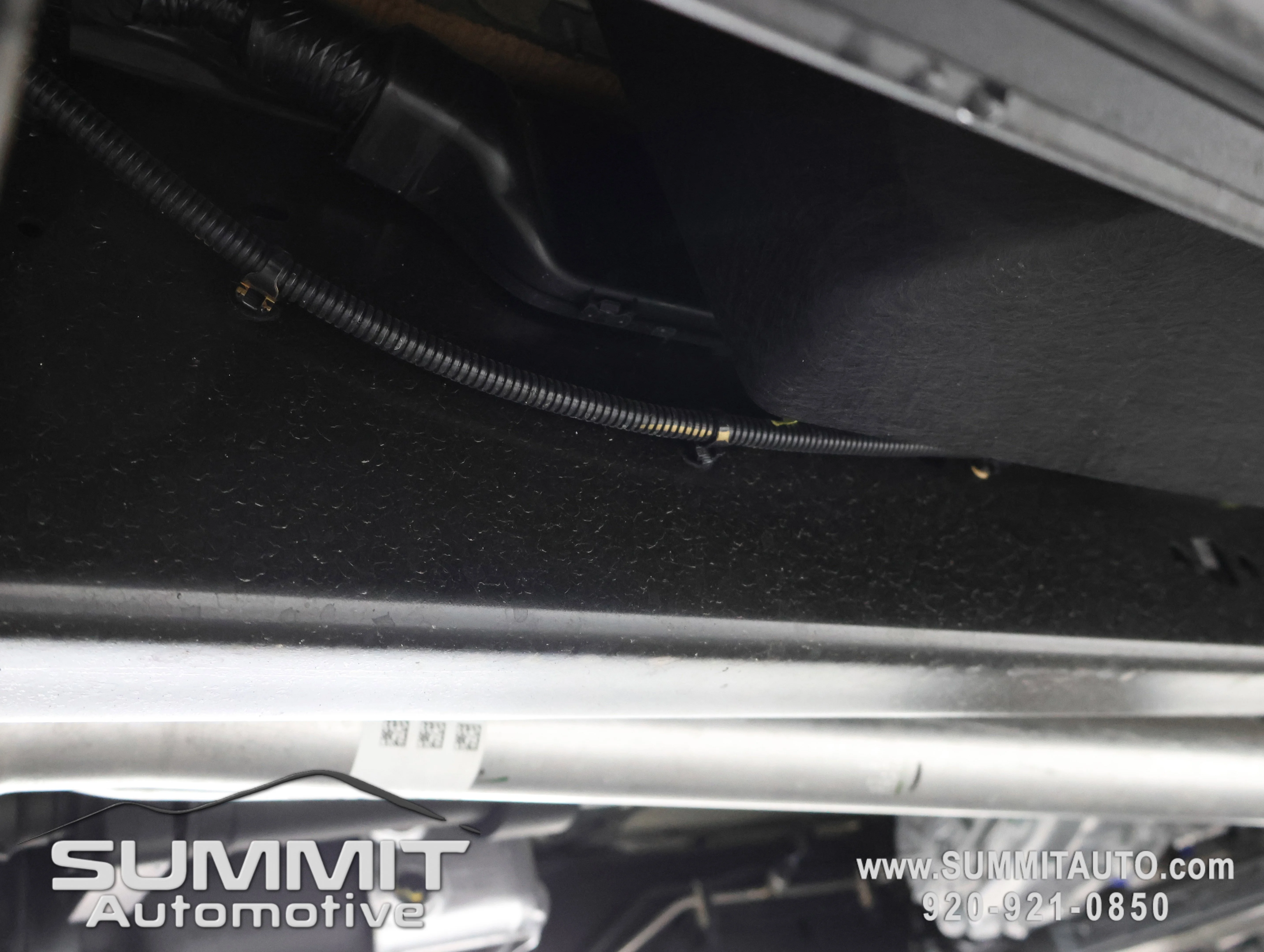 New 2026 Diamond Black Crystal Pearl-Coat Exterior Paint RAM Limited image 32