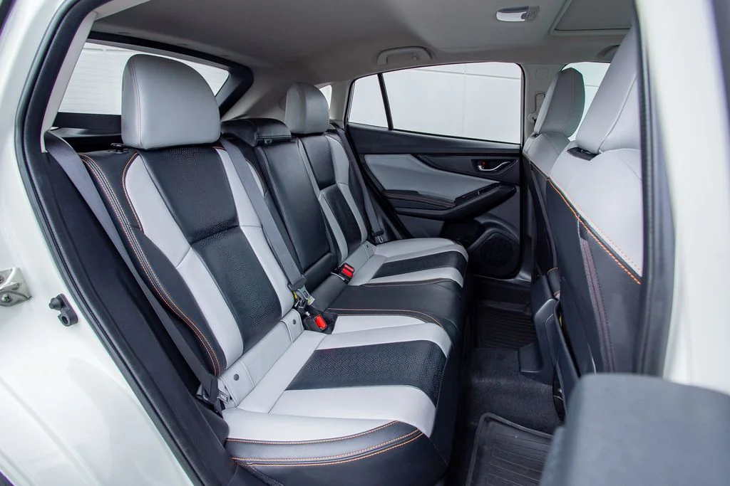 Used 2020 Crystal White Pearl Subaru Limited image 15