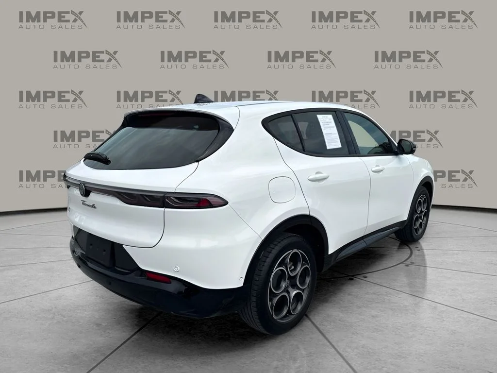 Used 2025 White Alfa Romeo Base image 3