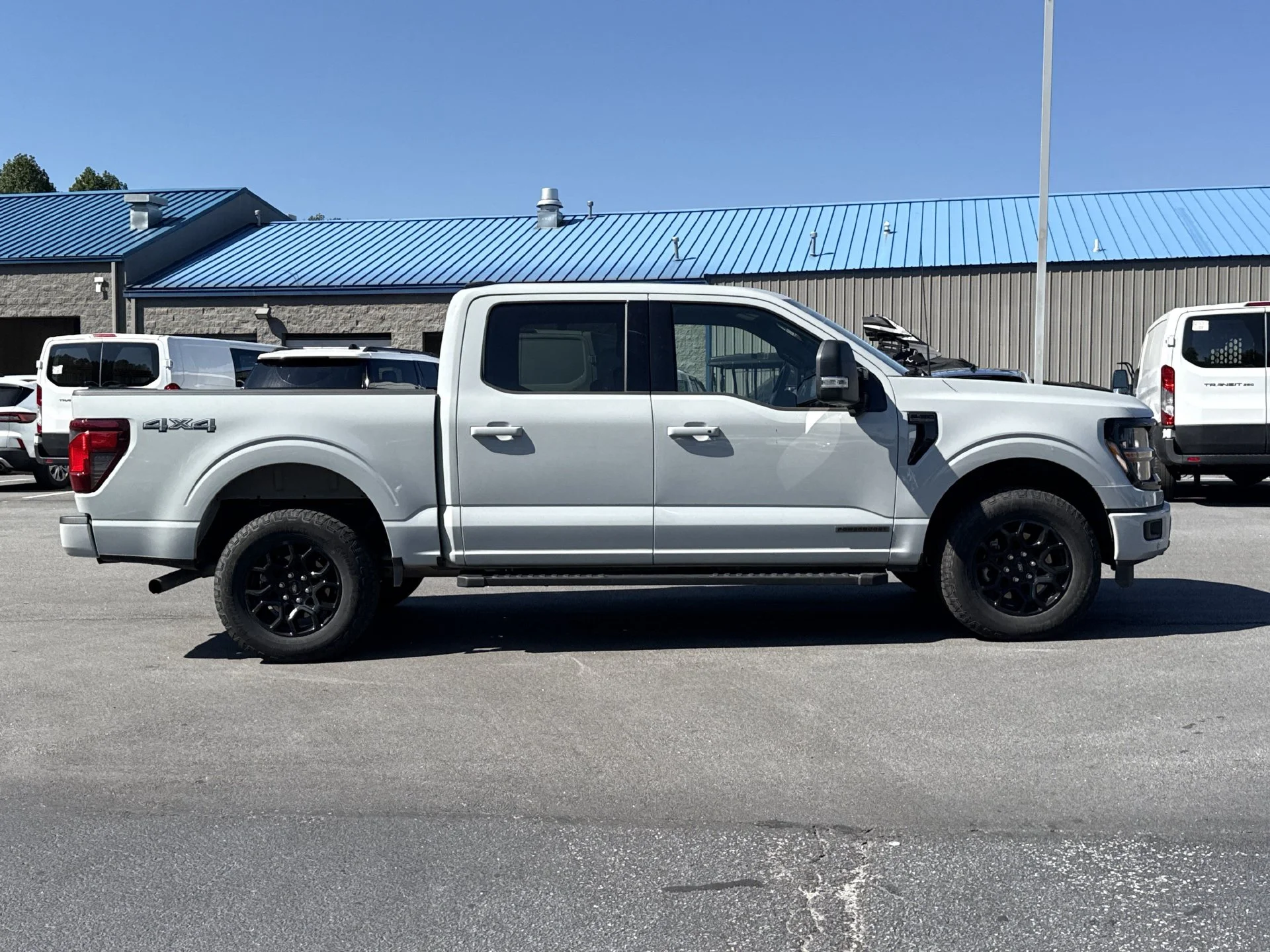 Certified Used 2024 Avalanche Ford XLT image 16