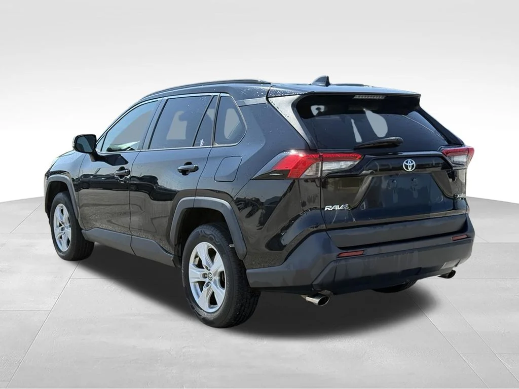 Used 2021 Black Toyota XLE image 3
