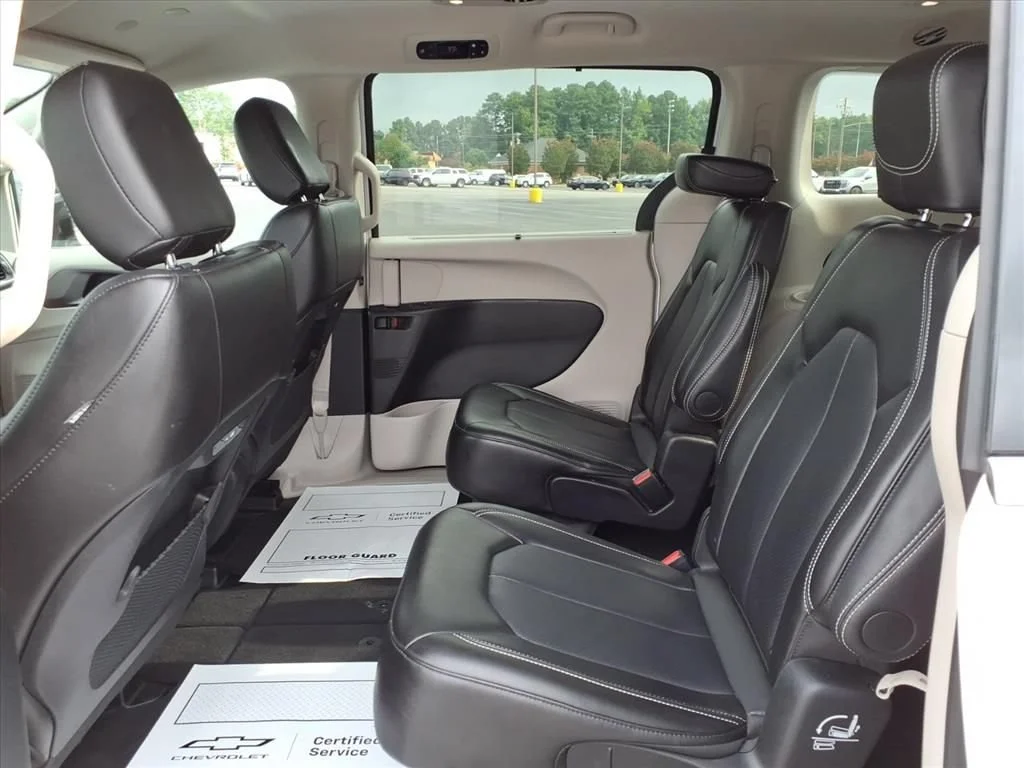 Used 2024 White Chrysler Touring L image 25