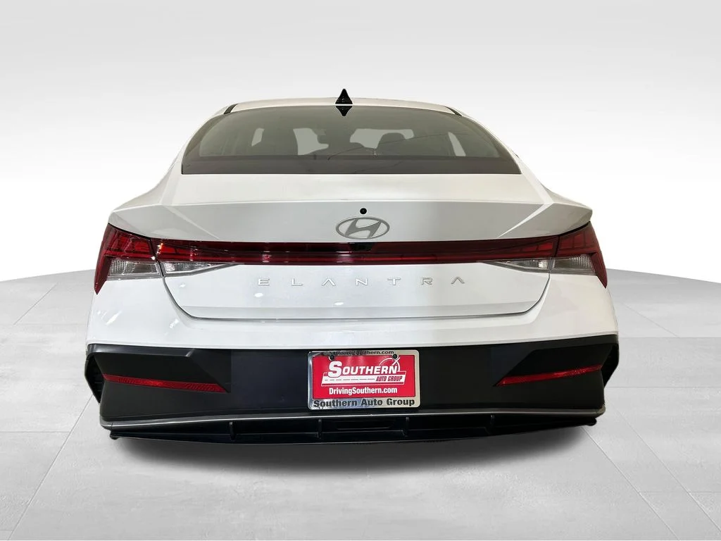 Used 2024 White Hyundai SEL image 4