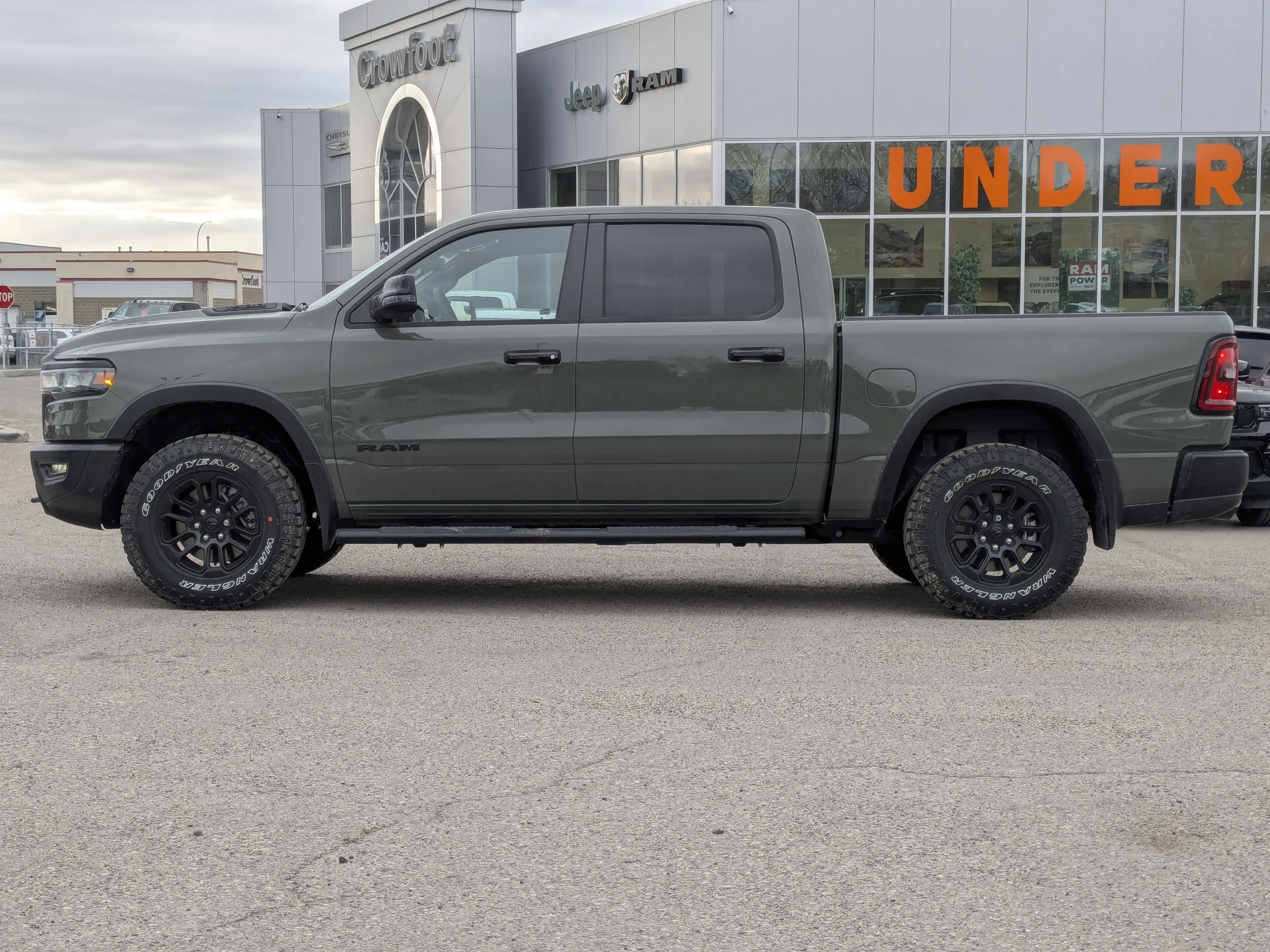 New 2026 canyon lake RAM Rebel - - SIDE STEPS - FLAPS - LEVEL 2 EQUIP - TECH PKG - ADVANCED SAFETY GRP 2 - SUNROOF image 5