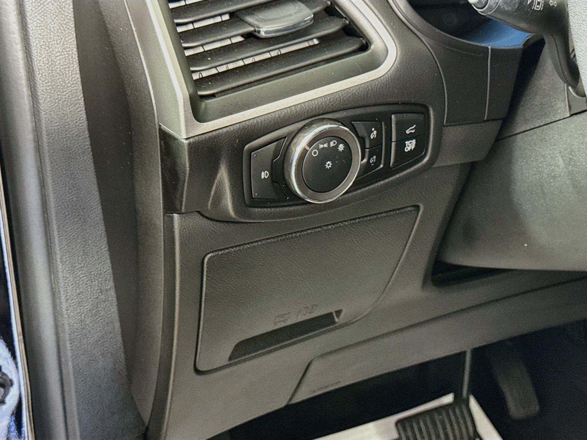 Used 2024 Agate Black Metallic Ford SEL image 10