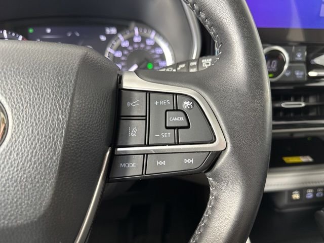 Used 2023 Silver Toyota XLE image 18