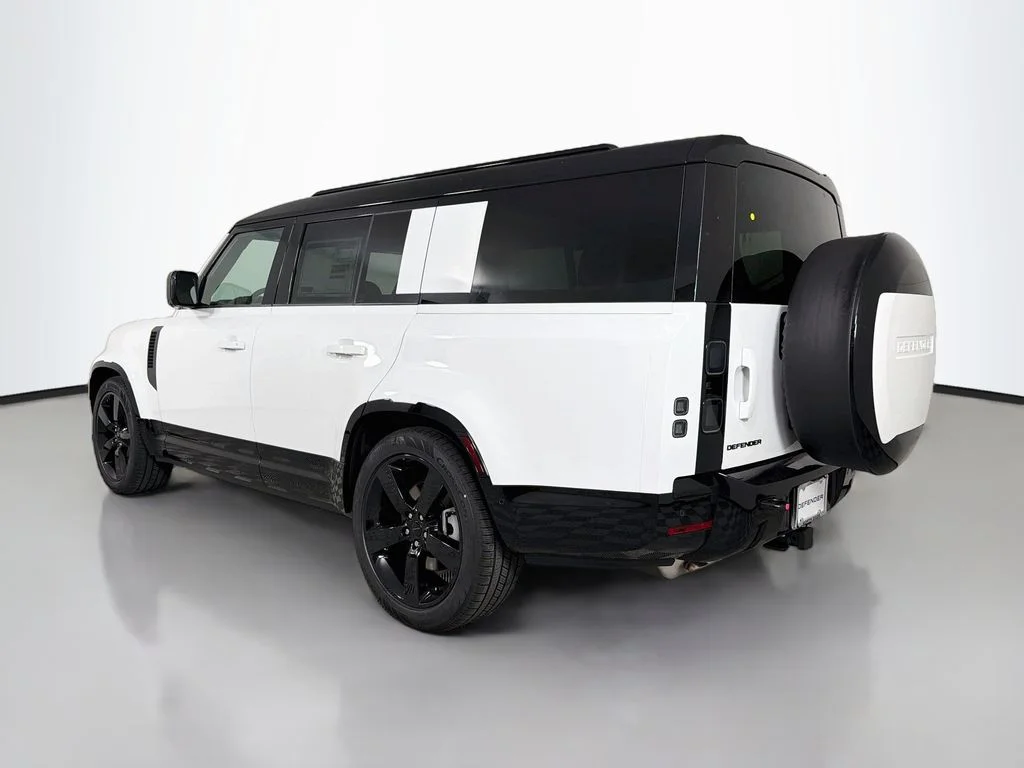 New 2026 Fuji White Land Rover X-Dynamic SE image 7