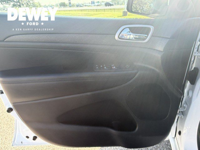 Used 2017 Bright White Clearcoat Jeep Altitude image 9